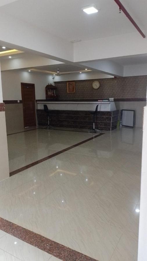 Dwarka Lodging & Boarding Mulki Esterno foto