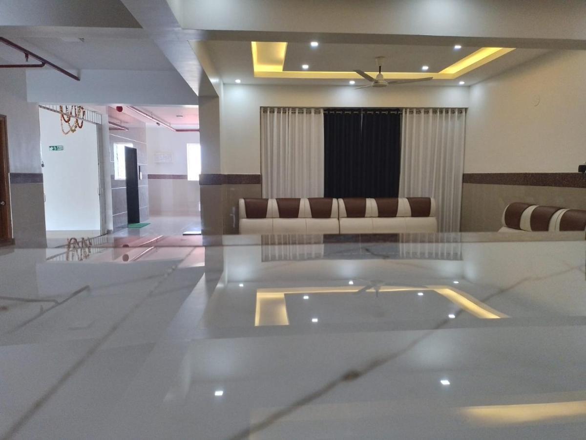 Dwarka Lodging & Boarding Mulki Esterno foto