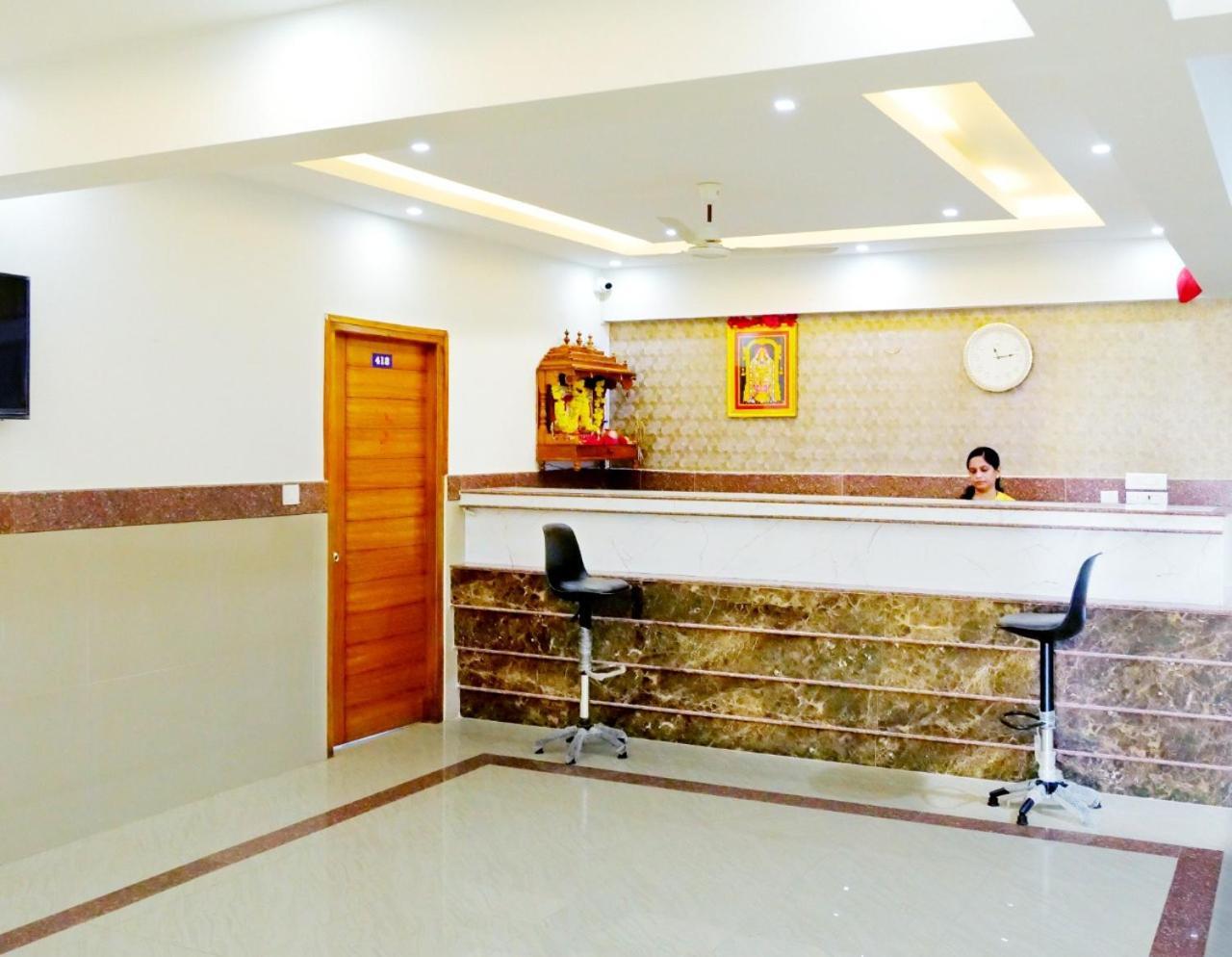 Dwarka Lodging & Boarding Mulki Esterno foto