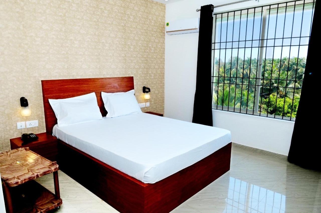 Dwarka Lodging & Boarding Mulki Esterno foto