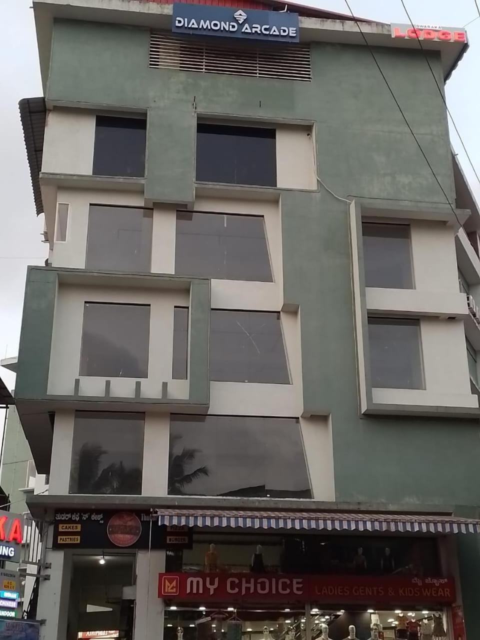 Dwarka Lodging & Boarding Mulki Esterno foto