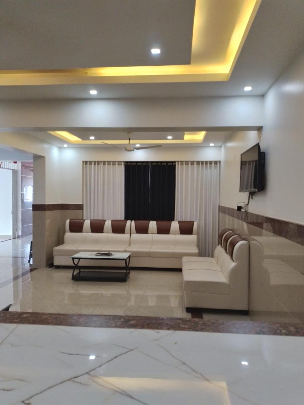 Dwarka Lodging & Boarding Mulki Esterno foto